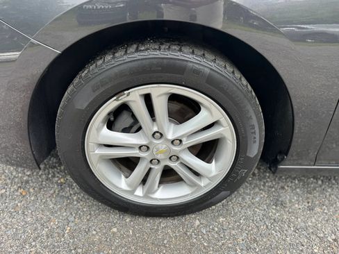 Used 2017 Chevrolet Cruze LT w/ Sun And Sound Package FWD image 9