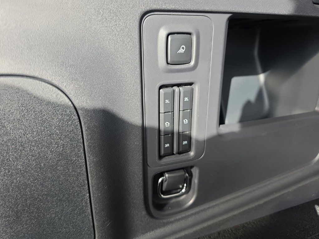 Used 2025 Ford Expedition Tremor AWD/4WD image 30