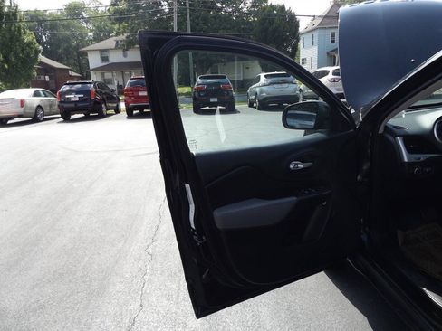 Used 2014 Jeep Cherokee Limited FWD image 18