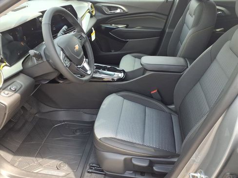 New 2025 Chevrolet Trax LT w/ LT Convenience Package image 5