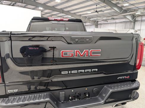 Used 2024 GMC Sierra 1500 AT4 w/ Technology Package image 4