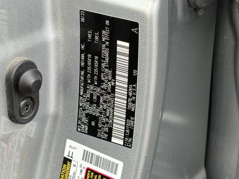 Used 2023 Toyota Highlander LE FWD image 9