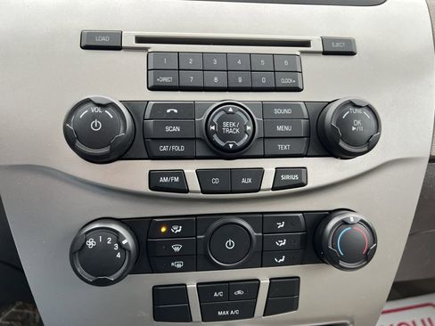 Used 2011 Ford Focus SE image 5