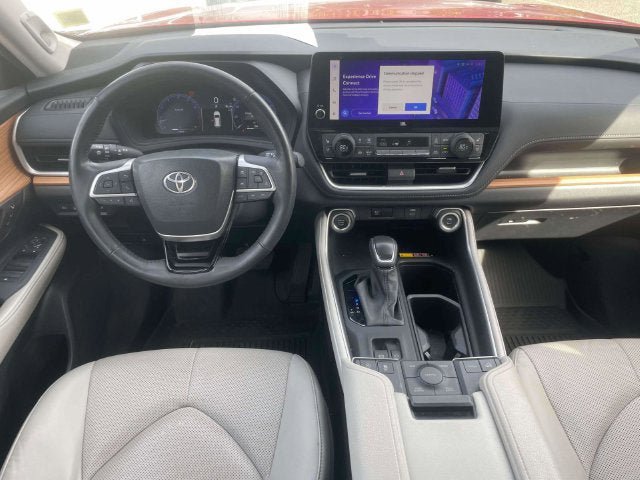 Used 2024 Toyota Grand Highlander AWD image 16