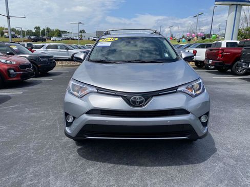 Used 2018 Toyota RAV4 XLE FWD image 2