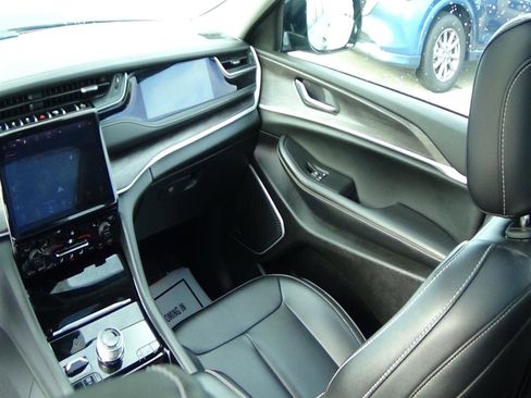 Used 2023 Jeep Grand Cherokee 4WD 4xe image 19