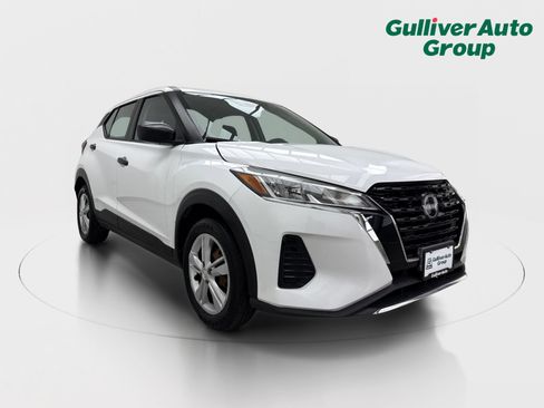 Used 2023 Nissan Kicks S FWD image 13