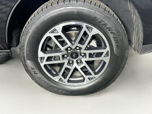 Used 2025 Ford Expedition Active AWD/4WD image 11