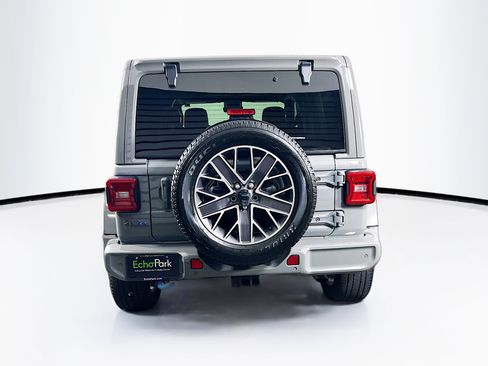 Used 2023 Jeep Wrangler Unlimited Sahara AWD/4WD image 7