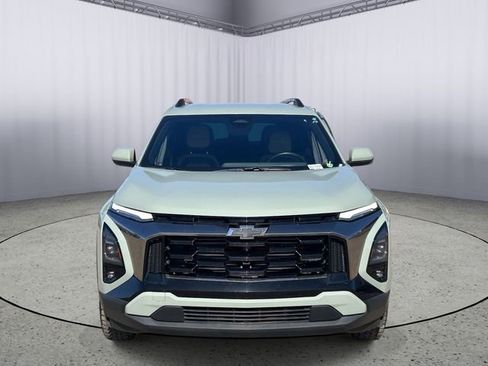 Used 2025 Chevrolet Equinox ACTIV w/ Safety and Technology Package AWD/4WD image 4