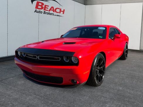 Used 2015 Dodge Challenger R/T Plus image 1