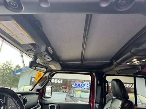 Used 2022 Jeep Wrangler Unlimited Sahara w/ Cold Weather Group image 18