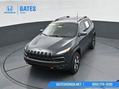 Used 2017 Jeep Cherokee Trailhawk w/ Comfort/Convenience Group image 53