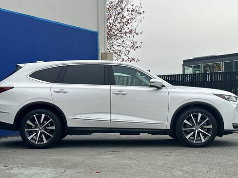 Certified 2025 Acura MDX SH-AWD w/ Technology Package image 2