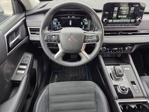 Used 2025 Mitsubishi Outlander SE AWD/4WD image 13