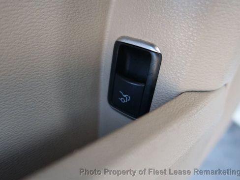 Used 2013 Mercedes-Benz E 350 4MATIC Wagon w/ Premium 2 Pkg image 46