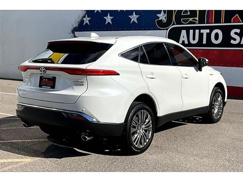 Used 2021 Toyota Venza Limited image 2