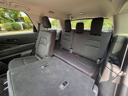 Used 2025 Nissan Pathfinder SV FWD image 25