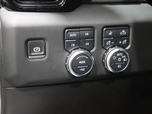 Used 2025 GMC Sierra 2500 AT4X w/ AT4X AEV Edition image 11