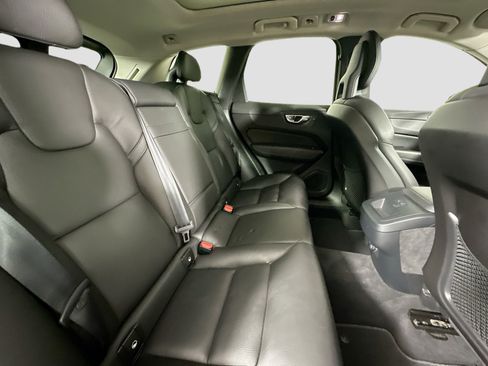 Certified 2018 Volvo XC60 T5 Momentum w/ Convenience Package image 27