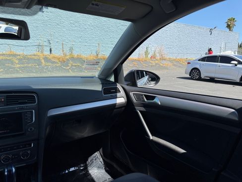 Used 2016 Volkswagen e-Golf SE w/ DC Fast Charging Package FWD image 22
