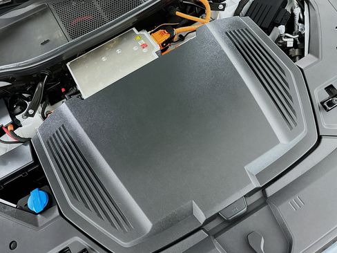 Used 2024 Audi Q8 e-tron Premium Plus w/ Premium Plus Package image 33