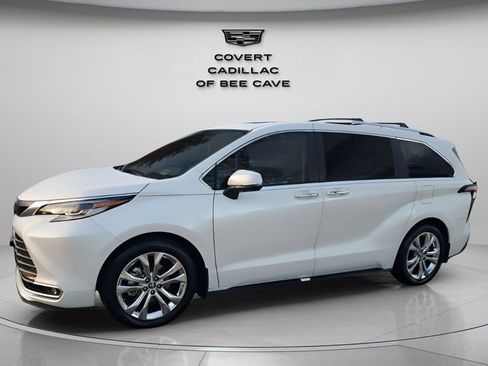 Used 2023 Toyota Sienna Platinum image 4