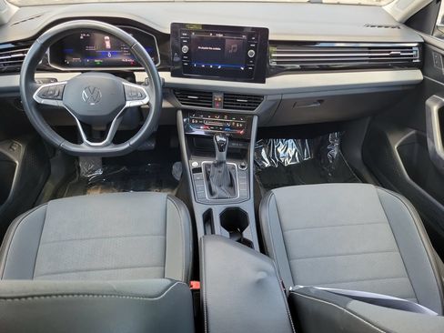 Used 2025 Volkswagen Jetta SE FWD image 17