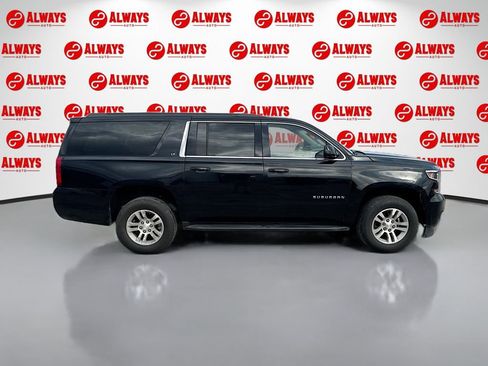 Used 2019 Chevrolet Suburban LT image 3