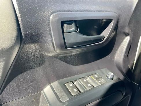 Used 2020 Toyota Tacoma SR image 27