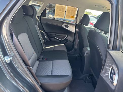 Used 2025 Kia Soul LX w/ LX Technology Package FWD image 19