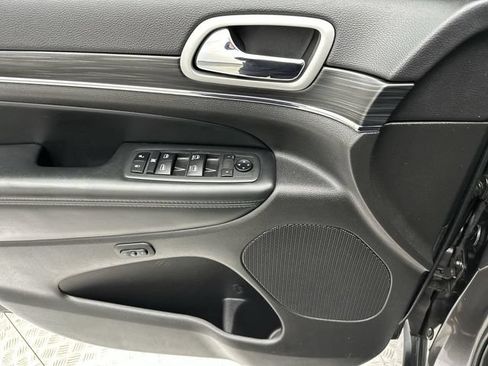 Used 2020 Jeep Grand Cherokee Limited AWD/4WD image 13