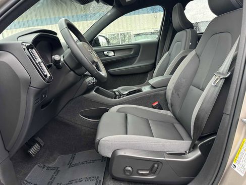 Certified 2023 Volvo XC40 Recharge Plus image 19