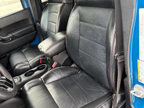 Used 2012 Jeep Wrangler Unlimited Sahara image 9