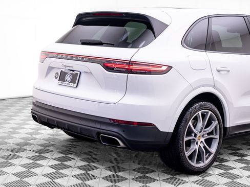 Used 2023 Porsche Cayenne AWD/4WD image 36
