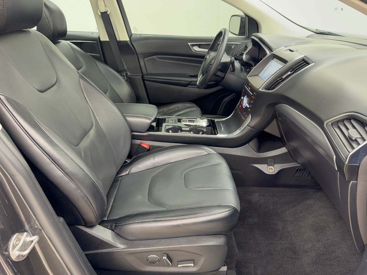 Used 2019 Ford Edge Titanium w/ Equipment Group 301A FWD image 30