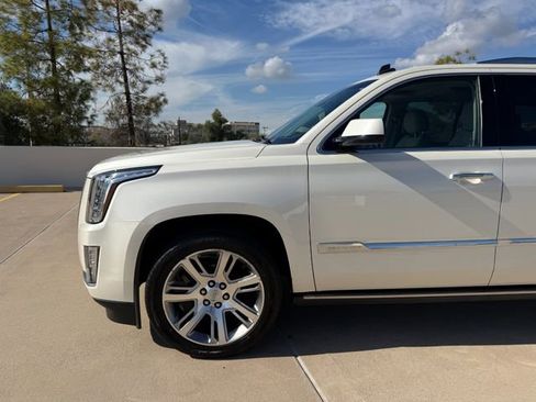 Used 2015 Cadillac Escalade Premium image 10