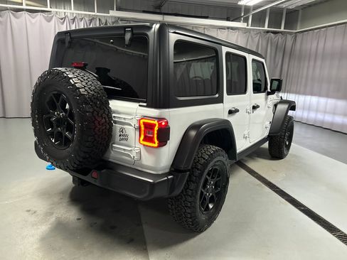 Used 2024 Jeep Wrangler Unlimited image 7