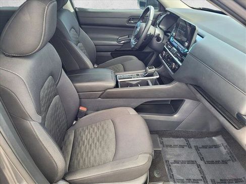 Used 2024 Nissan Pathfinder SV w/ SV Premium Package image 22