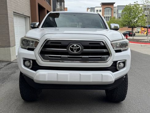 Used 2017 Toyota Tacoma Limited w/ Tow Package AWD/4WD image 13