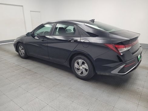 Used 2024 Hyundai Elantra SE FWD image 3
