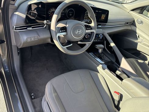 Used 2025 Hyundai Elantra SEL image 13