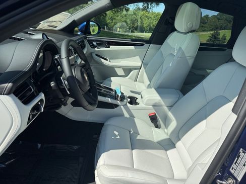 New 2025 Porsche Macan image 5