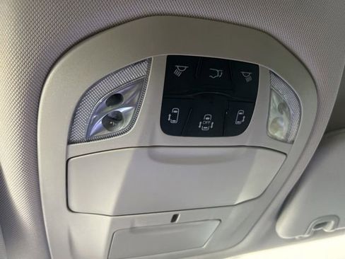 Used 2023 Chrysler Pacifica Touring-L FWD image 13