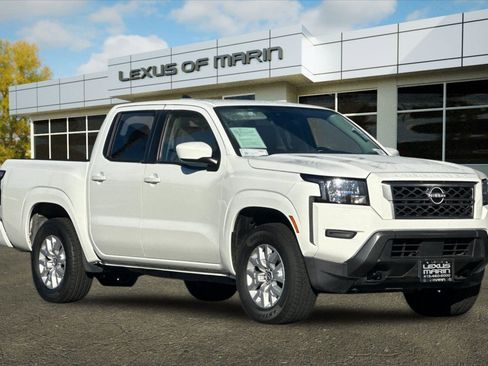 Used 2023 Nissan Frontier SV image 6