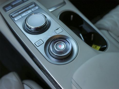 Used 2025 Genesis GV70 3.5T Sport w/ Sport Prestige Package image 28