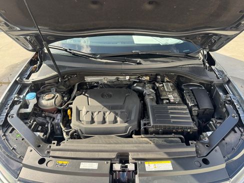 Used 2022 Volkswagen Tiguan SE w/ Panoramic Sunroof Package image 18