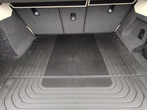 New 2026 Land Rover Range Rover SE image 36