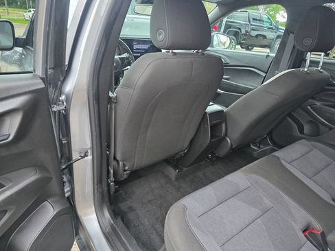 Used 2024 Chevrolet Trax RS FWD image 16