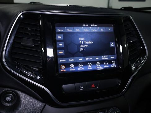 Used 2020 Jeep Cherokee Limited image 29